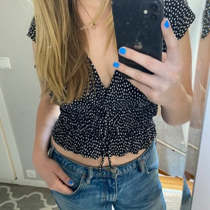 Zara topp strl. l  - Prickig topp från Zara, så fin till sommaren! 💞🙏🏼😍 jag skulle säga att den är liten i storlek 