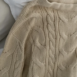 Stickad tröja - En beige stickad tröja från lager 157 som inte kommit till användning, köparen står för frakten 💕