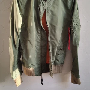 Alpha industries jacka - Mycket bra skick, storlek Medium (passar) 11-12 år 