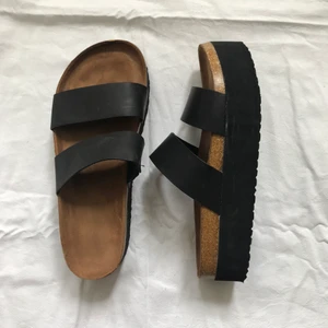 Plattform sandaler  - Snygga birken-inspirerade sandaler med plattform. Köpta från Asos och knappt använda. Stl 40 