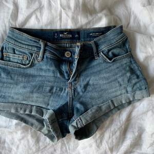 Jeansshorts från hollister som inte kommer till användning längre💗