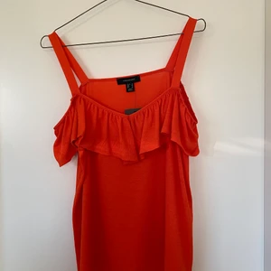 NY topp - Tags sitter kvar, säljer pga felköpt storlek. 