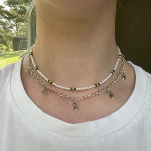 Gulligt pärlhalsband💚🤩 - Säljer bara pärlhalsbandet ej silver kedjan🤪 Pärlhalsbandet: 40kr 