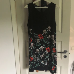 Klänning - Årets klänning från indiska använd 1 gång! 