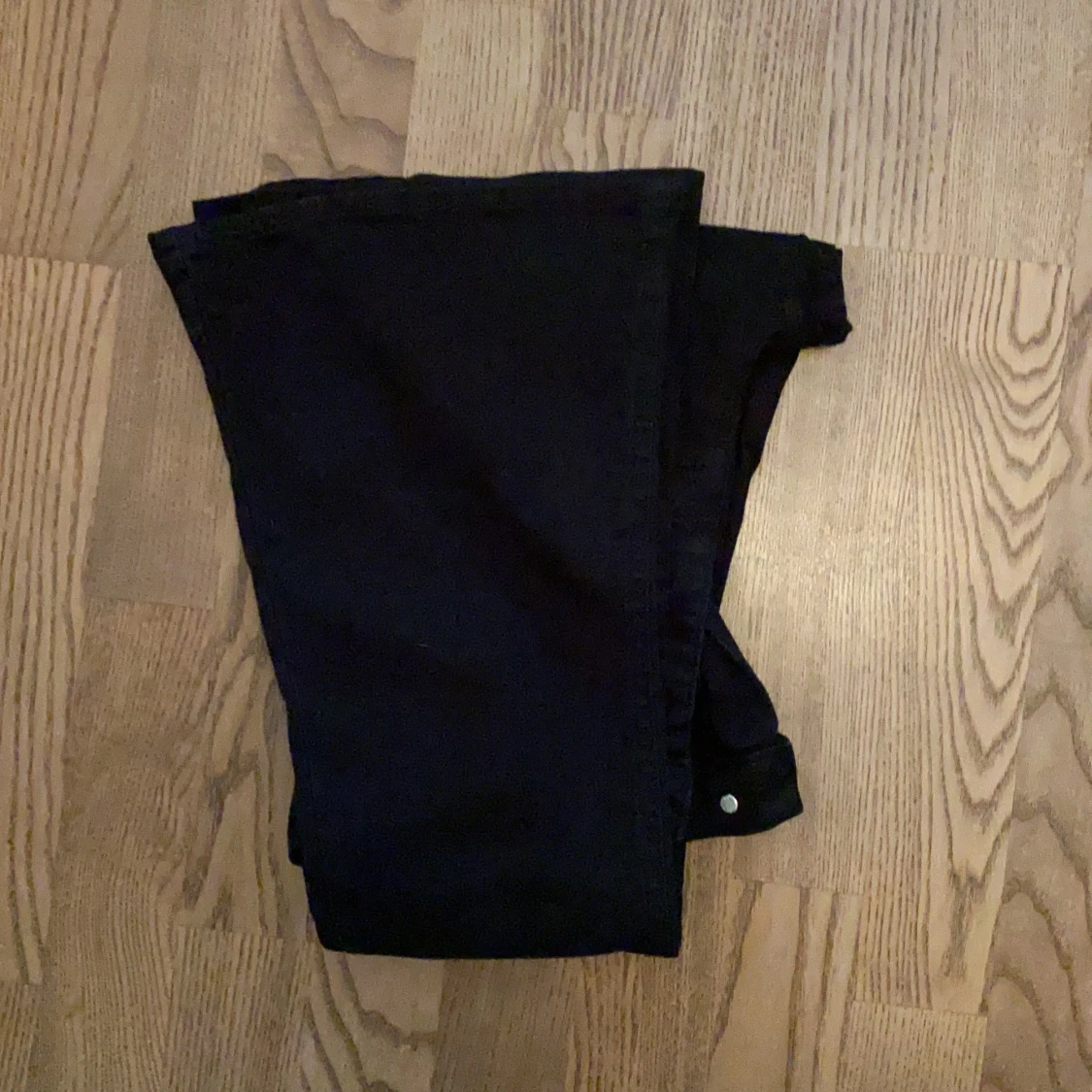 Svart bootcut jeans  - 90