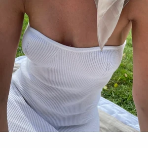 Klänning!  - Typ stickad klänning! Går till knäna ungefär. Passar XS och S. 