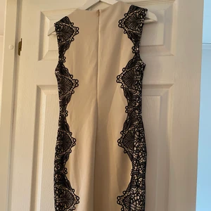 Y.A.S klänning  - Säljer min helt oanvända fina klänning från märker Y.A.S. Storlek M