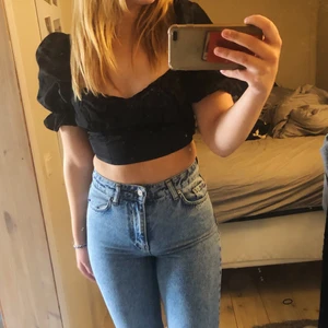 Topp H&M - Säljer denna fina topp från H&M, helt ny och har aldrig använt mer än testat. Storlek s och säljs för 150kr