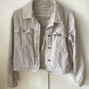 Manchester jacka  - Från pull & bear i storlek S. I fint skick.