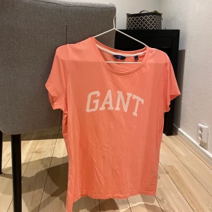 T-shirt  - Kan skickas mot fraktkostnad 💘