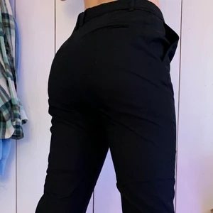 Kostymbyxor  - Kostymbyxor i strl S från bikbok💕 frakt ingår i priset🥰