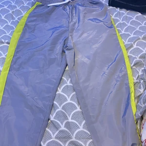 Shein byxor  - För stor för mig, har aldrig använt köpte den från shein för 150 säljer den för 99