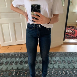 Levi’s jeans - Ett par helt vanliga schyssta Levi’s jeans! Ett måste i garderoben! Köpta för 1000kr