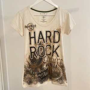 Hard rock tröja - Jätteeee söt tröja som aldrig kommer till användning :(( Storlek S-M!!! 