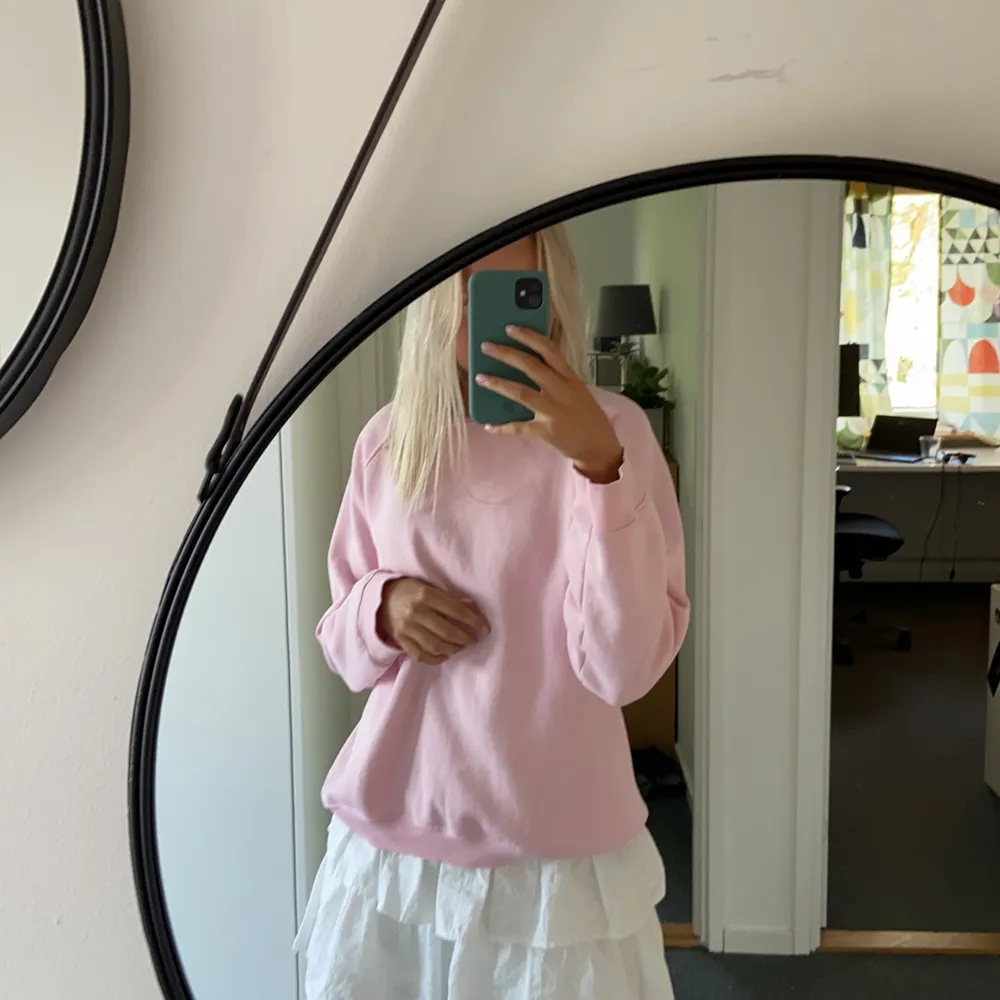 Skitsnygg rosa sweatshirt från lager 157💕 Storlek L, men sitter snyggt oversized på mig som vanligtvis har ungefär S. Tröjor & Koftor.