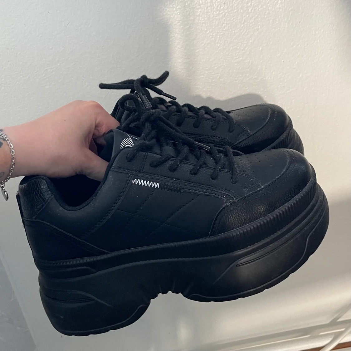 SKITSNYGGA platåsneakers  - 90