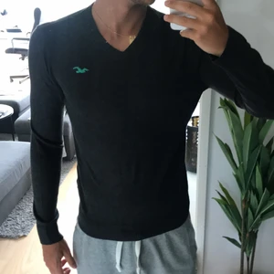 Hollister stickad tröja storlek M - Stickad Hollistertröja i storlek M, fint skick. Billigare vid snabb affär.