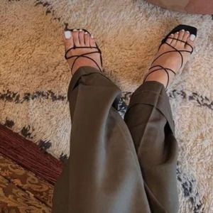 Viktigt!! - Hej till alla mina fina kunder! Jag har tagit de lugnt i 1 månad och nu är jag tillbaka igen med bra priser och nya kläder till er! Däremot gäller samma regler! Begär endast respekt och seriösa Kunder! Aktiv dygnet runt, anställt en assistent som ska kunna svara på era frågor, när jag inte är aktiv! 💋. Ta hand om er Xoxo! 