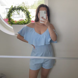 Byxdress  - Ljusblå, dragkedja vid sidan 