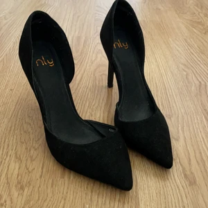 Pumps med spets - Blir inte av att jag använder dom för de är för små💕