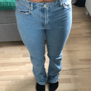 nakd  - ett par jätte fina byxor från nakd använda en gång dom är högmidjade och har olika färger på fickorna. säljer för att jag inte använder(köpare står för frakt)❤️