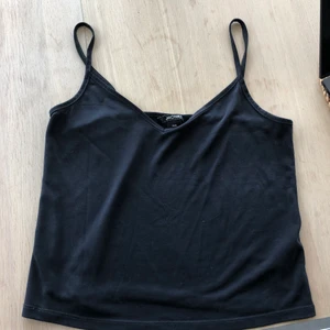 Monki - 3 för 100kr  - Tre fina linnen från Monki, knappt använda 🌻 säljer alla tre för 100kr 