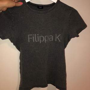 T-shirt från Filippa K. Storlek S men är mer som en XS. stretchig!