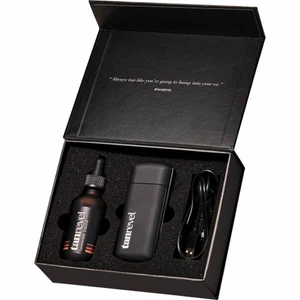 Tanrevel brun utan sol  - Den omtalade brun utan sol produkten. Endast testad två ggr. Så ena flaskan är 2/3 kvar + en helt ny flaska refill. Starkitet innehåller: apparat, laddare + två flaskor brun utan sol. Säljer pga av att den inte kommit till användning. Nypris 799 startkit + 1 flaska refill 299 kr så 1100 kr nypris. 