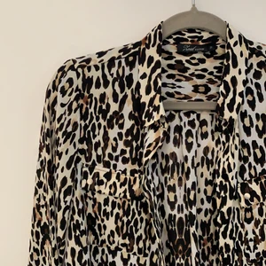 Blus  - I väldigt fint skick! Kan skickas mot fraktkostnad 