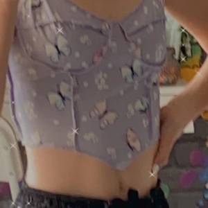 Linne ,storlek XS - Fint skönt tyg ,bra i storleken ,välgjord sjukt fina sommar färger!!😻