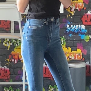 Lager 157 jeans storlek xxs - Passar som en XS fint skick ,små trådar som går att klippa bort!