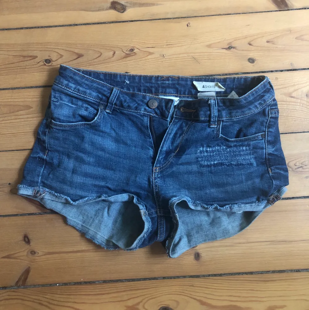 Shorts från hm som jag köpte för många år sedan, därav är de väldigt små för mig och kan inte visa de på. Storlek 36 och korta vill jag minnas.. Shorts.