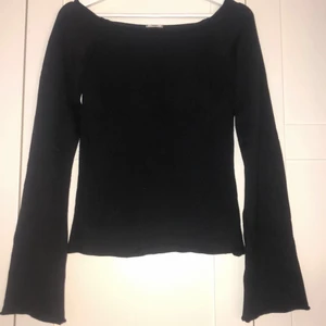 Stickad tröja - Säljer en stickad tröja i superfint material, sparsamt använd. 