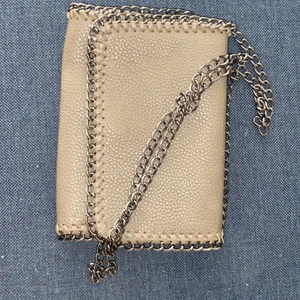 Stella inspirerad väska  - Säljer nu en jättefin stella inspirerad väska. Kan fraktas eller mötas någonstans vid Östermalm. Köparen står för frakten och jag ansvarar inte för postens slarv. Kom med eget förslag på pris säljer för minst 150kr