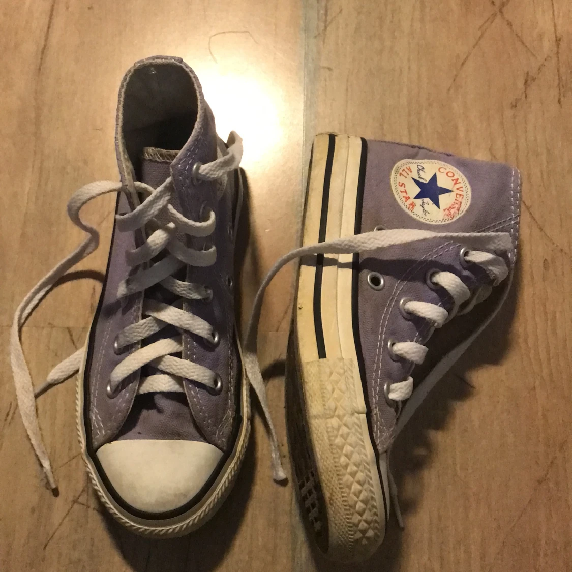 lila converse💜