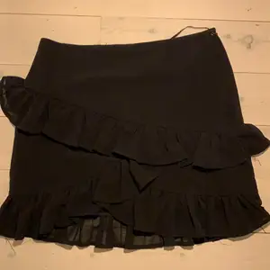 Väldigt fin kjol från Bik bok. Råkade beställa hem den i fel storlek och den går inte att skicka tillbaka.