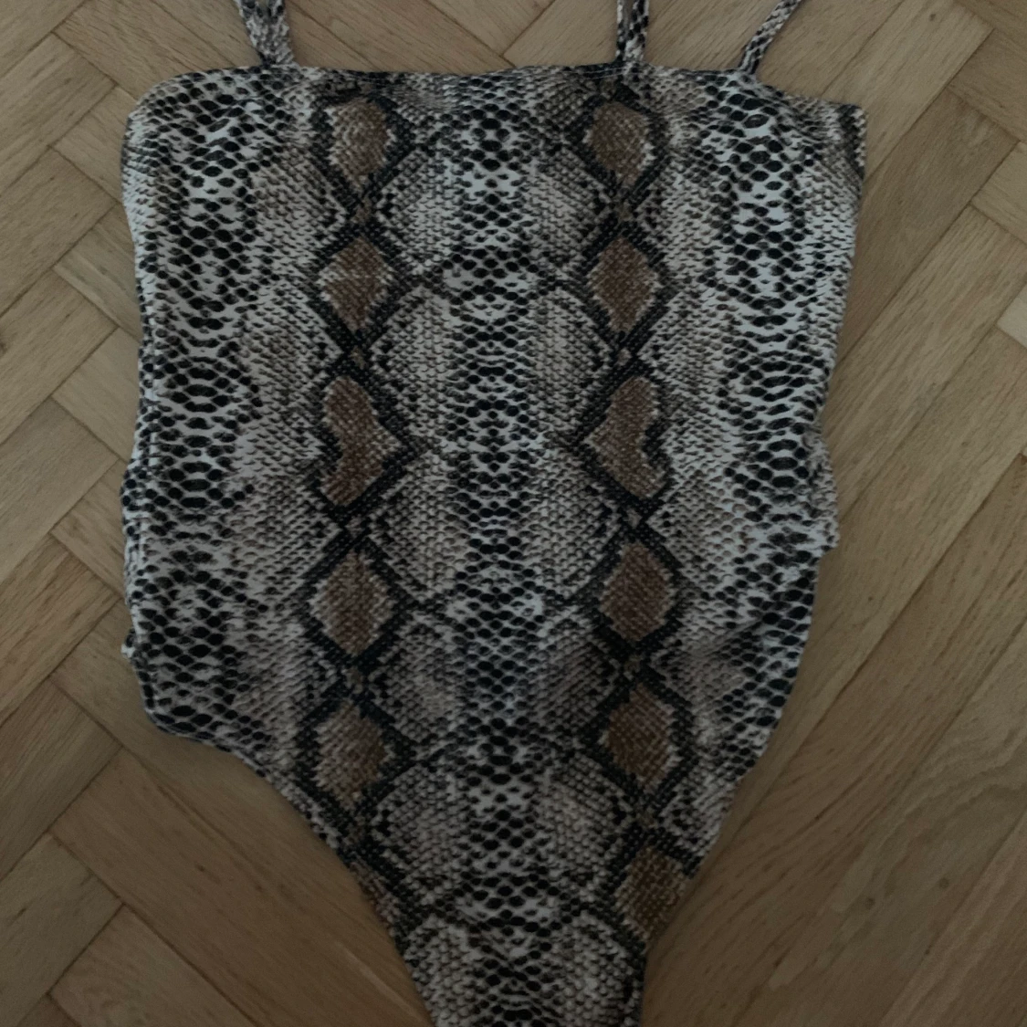 Snakeskin print bodysuit! - 90