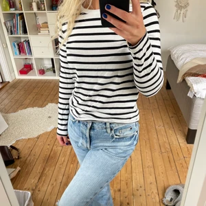 Weekday randig tröja  - Långärmad randig tröja från weekday i storlek small