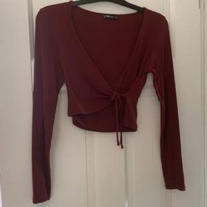 A cute long sleeved shirt with an overlapping knot on the left side. Size xs, stretchy and comfortable 