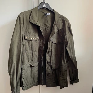 Militärgrön jacka  - Militärgrön jacka från hm