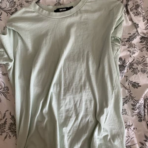  t-shirt - jättefin mint grön t shirt från bik bok. säljer för tycker den är lite för liten för mig💞