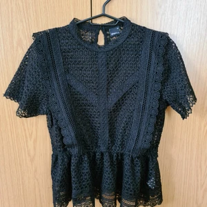 Gina Tricot blus - En helt oanvänd blus i storlek 38. Prislapparna är borttagna och blusen har enbart provats. Normal i storlek. 