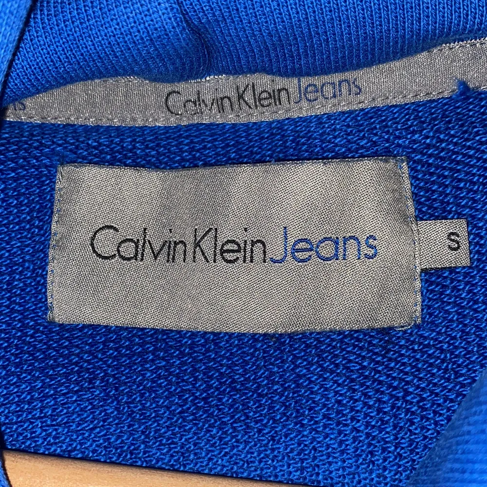 Blå Hoodie Från Calvin Klein. Hoodies.