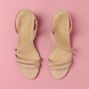 Sandaletter  - Sandaletter som använts sparsamt. Bra och bekväm klackhöjd 6.5cm. 