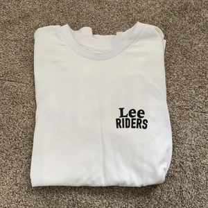 Lee T-shirt  - Tröja från lee i fint skick 