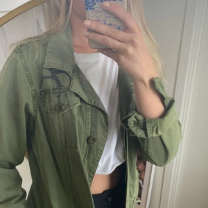 Skitsnygg militärjacka - Superfint skick, märket Animal, 100% bomull!