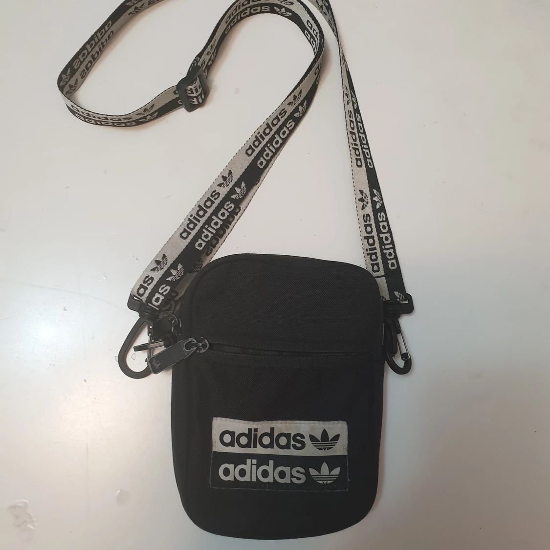 Adidas axelväska