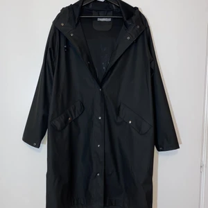 Åhléns regnjacka - Nästan ny regnjacka.