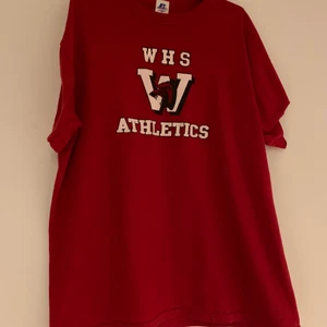 Vintage strl m - En vintage t shirt. Osäker vilken sort sport men väldigt skön 