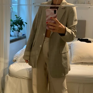 Blazer  - Blazer från NA-KD! Mycket fint skick. Storlek 36❤️ nypris: 600kr, mitt pris: 200kr eller bud 💕